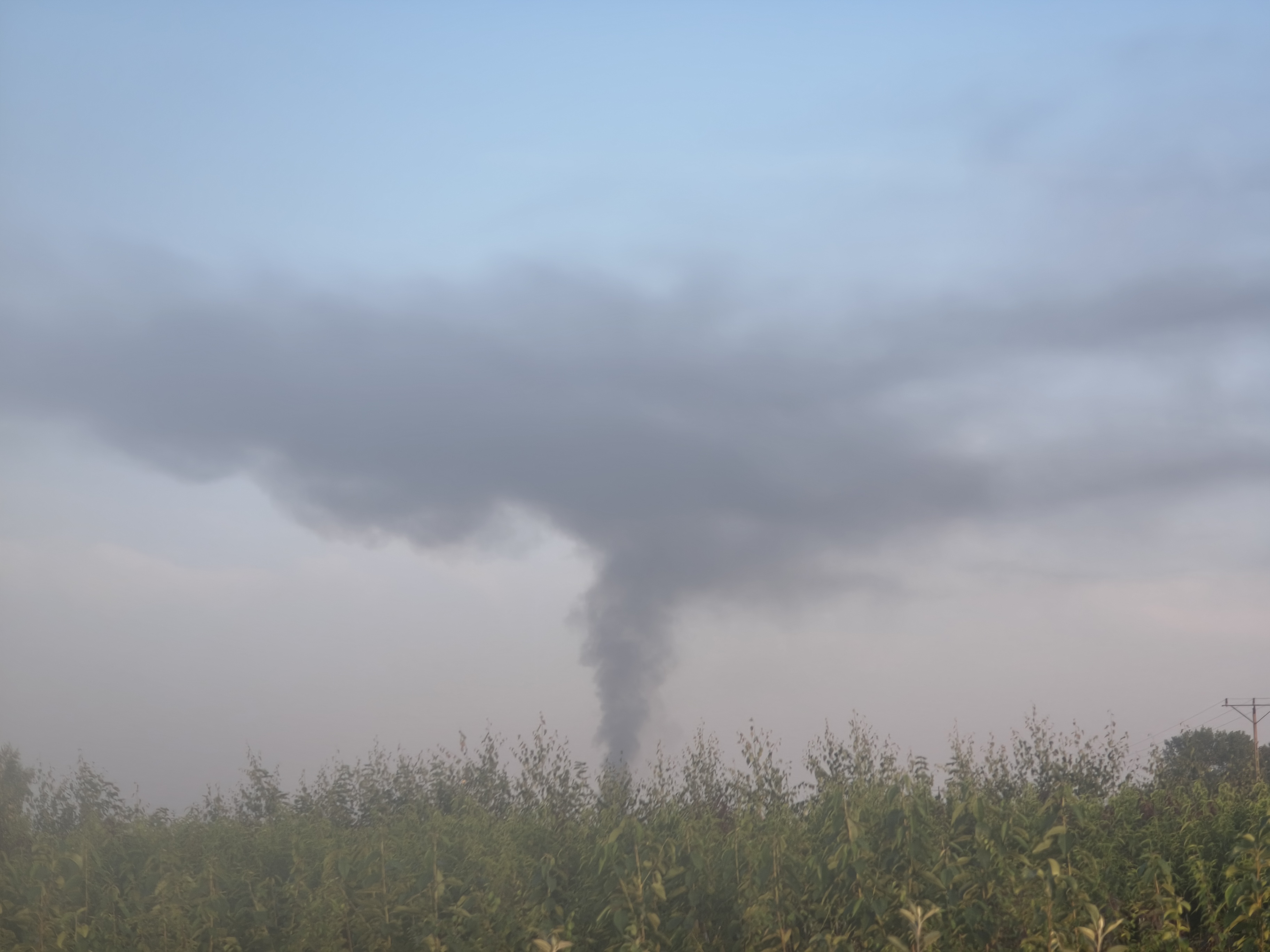 Pożar w Bełżycach. Dym widoczny z dużej odległości
