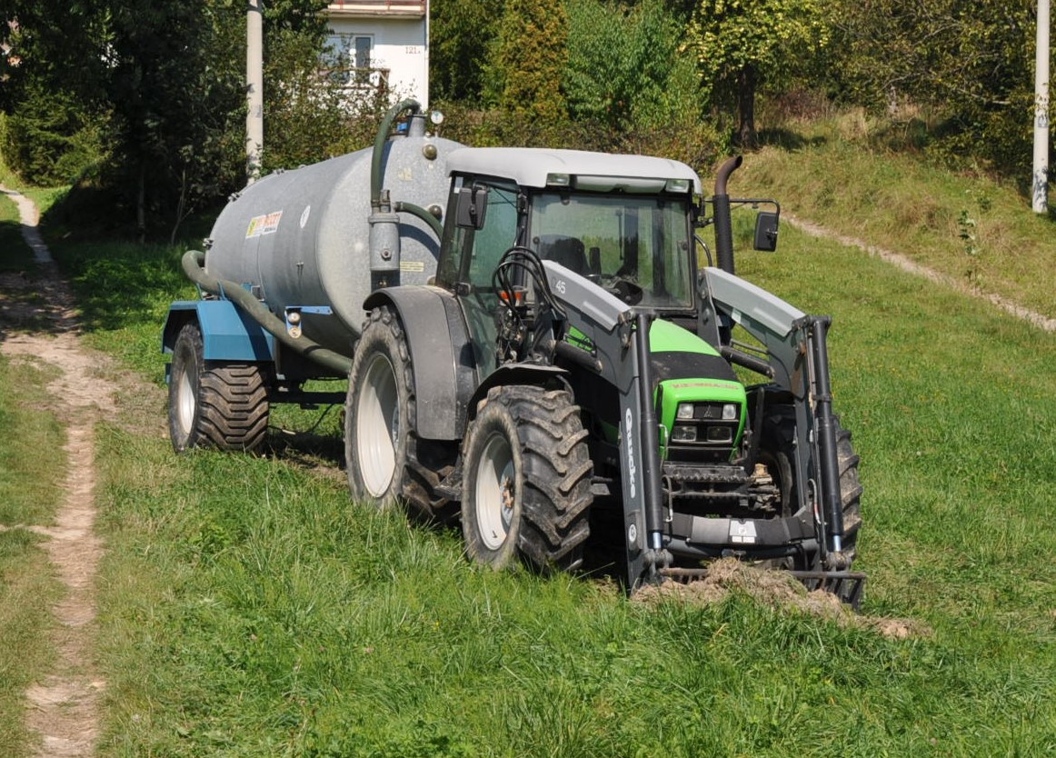Wypadek podczas wywozu nieczystości. 57-latek w szpitalu