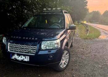 Zatrzymał samochód na środku drogi i zasnął za kierownicą 2 353 274984