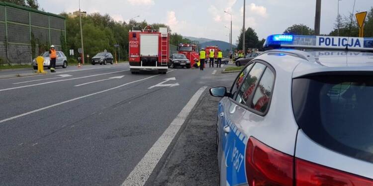 Zderzenie czterech samochodów. Jedna osoba ranna 1 41 576990 2