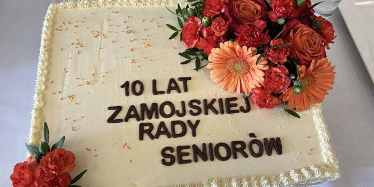 Tort i wspomnienia. Jubileusz Zamojskiej Rady Seniorów 1 551455035 560016220504030 5360546333359171815 n