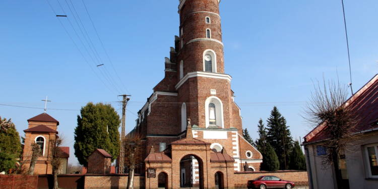 2020-03-28T15:34:22:77 ,  Fot. Piotr Michalski  2020.03.28. URZEDOW - CHODEL . MIASTO PODCZAS EPIDEMIA WIRUS SARS-COV-2 , COVID-19 .
FOT. PIOTR MICHALSKI