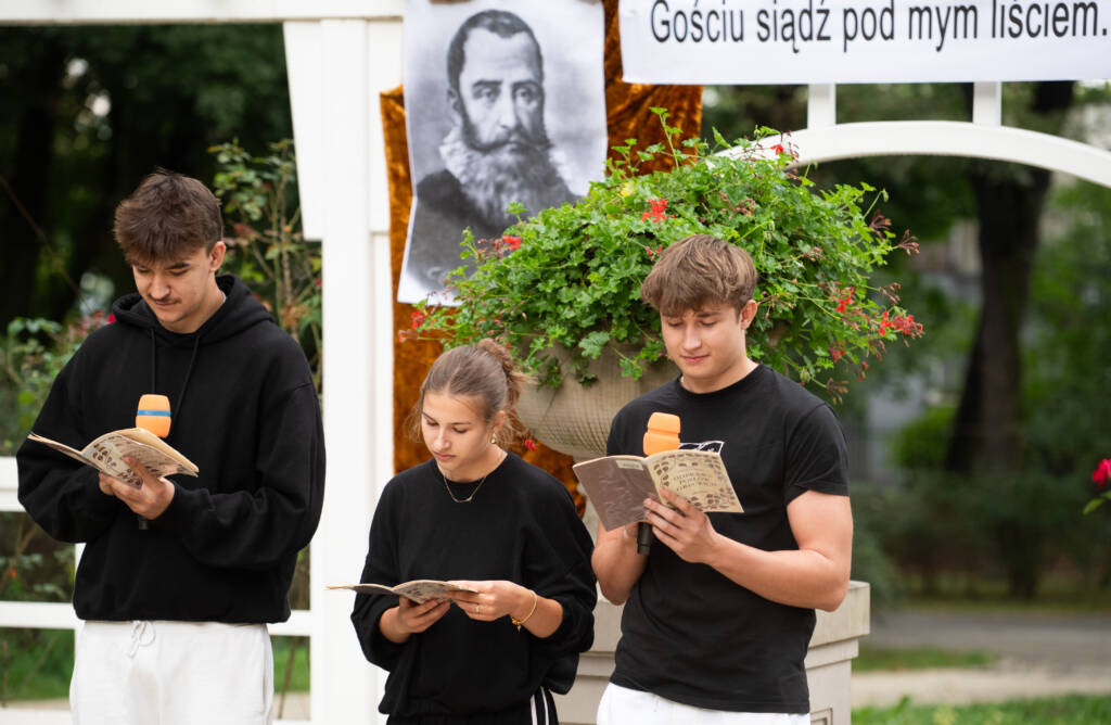 Twórczość Kochanowskiego w Ogrodzie Saskim. Młodzi czytają poezję 1 DSC 7772