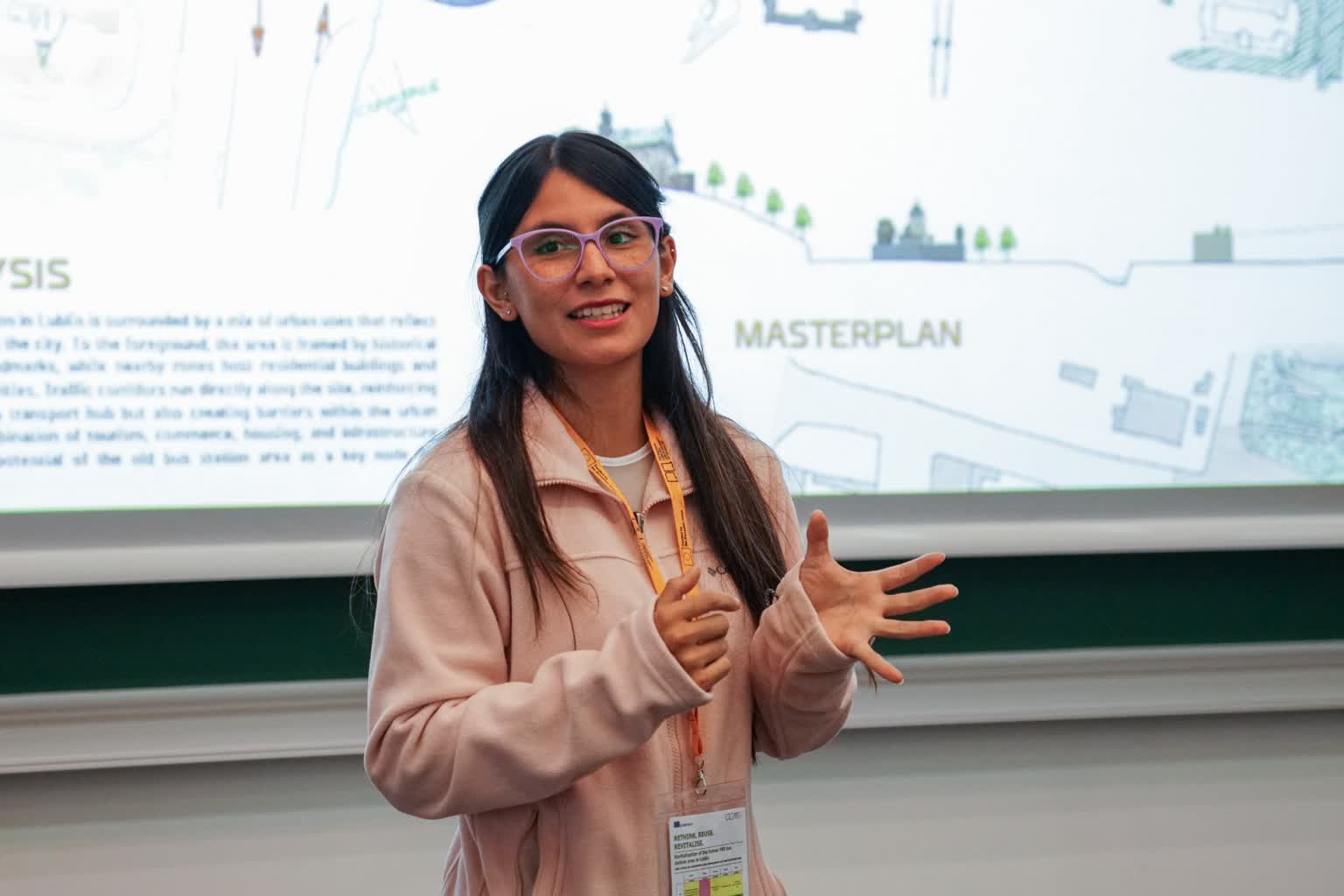 Studenci politechniki mają pomysły na stary dworzec PKS 2 19.09.2025 (fot. Tomasz Maślona) (10).jpg