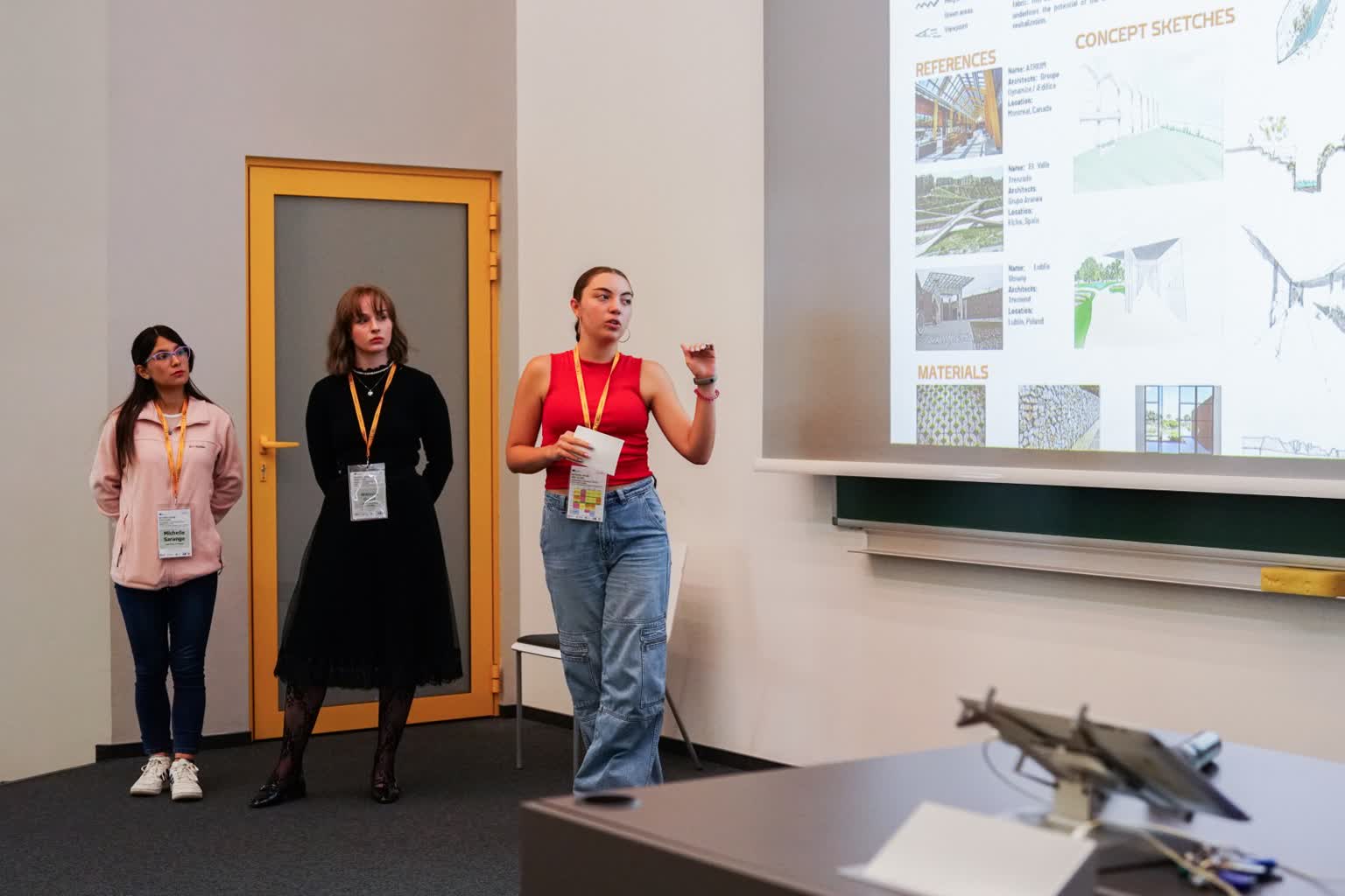 Studenci politechniki mają pomysły na stary dworzec PKS 3 19.09.2025 (fot. Tomasz Maślona) (11).jpg