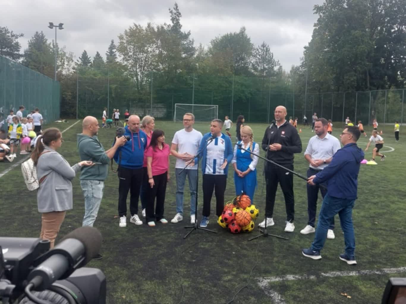 „Walka o normalność zwyciężyła”. Hałas radości będzie mógł nieść się z orlików? 2 90ee7b3f-74eb-4992-b31f-10b4a4488e53.jpg