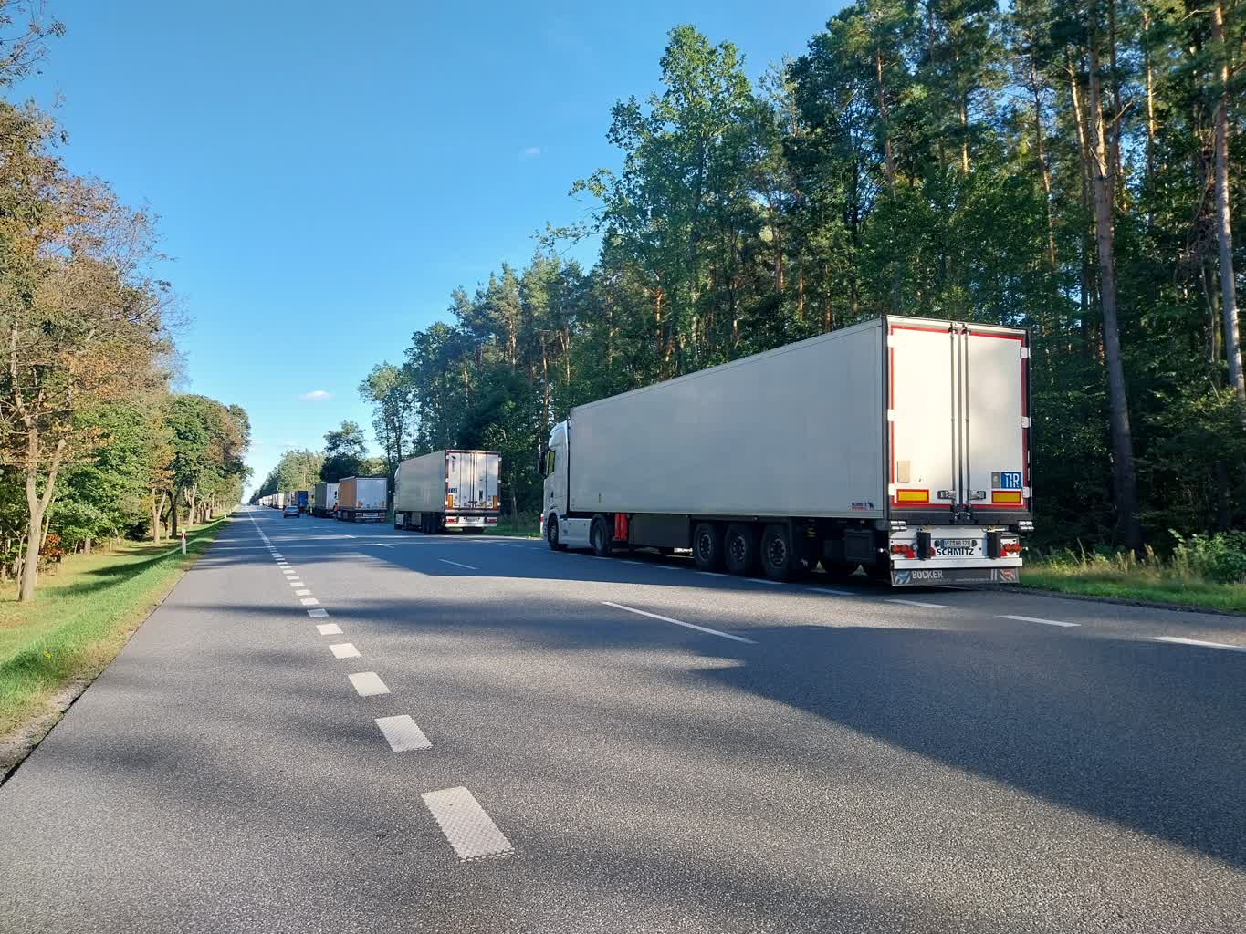 „Czekaliśmy z niecierpliwością”. Kierowcy przed otwarciem granicy z Białorusią 1 granica 2.jpg