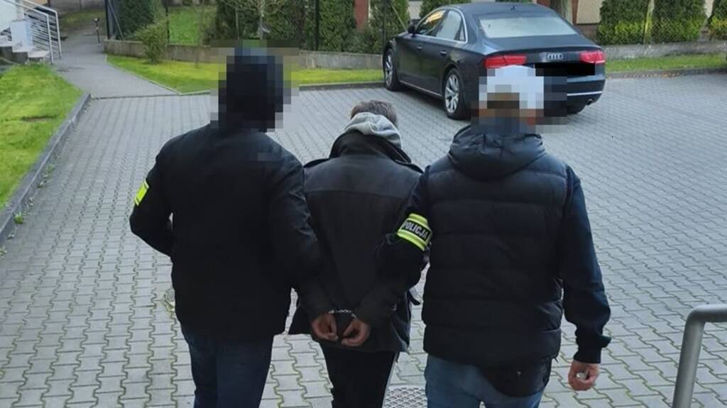 Był poszukiwany listem gończym. Policjanci weszli przez okno 2 EAttachments89770179981ce875e350e039a759569c911cbc0 xl