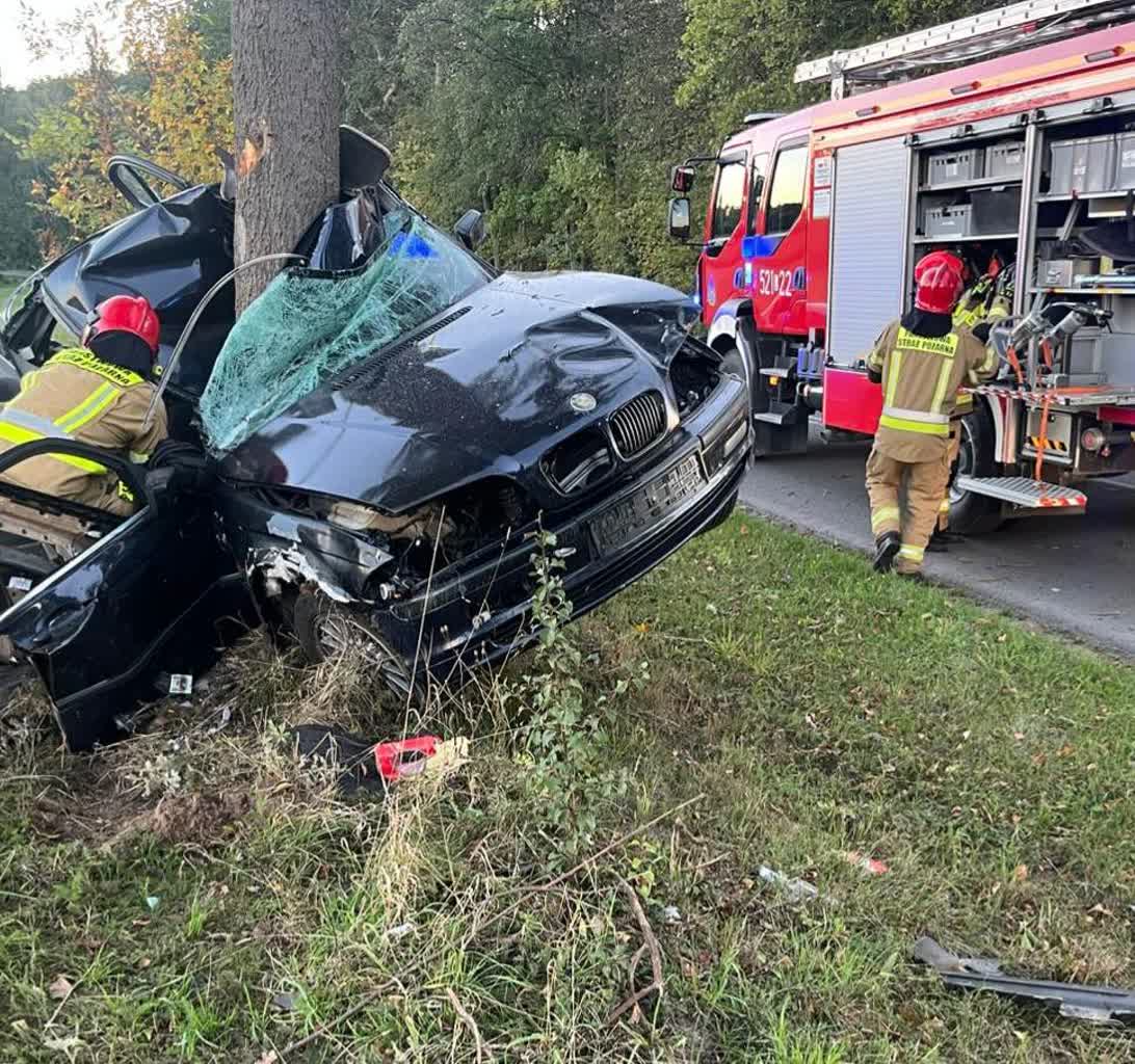 Tragedia na drodze powiatowej. Nie żyje młody mężczyzna [ZDJĘCIA]