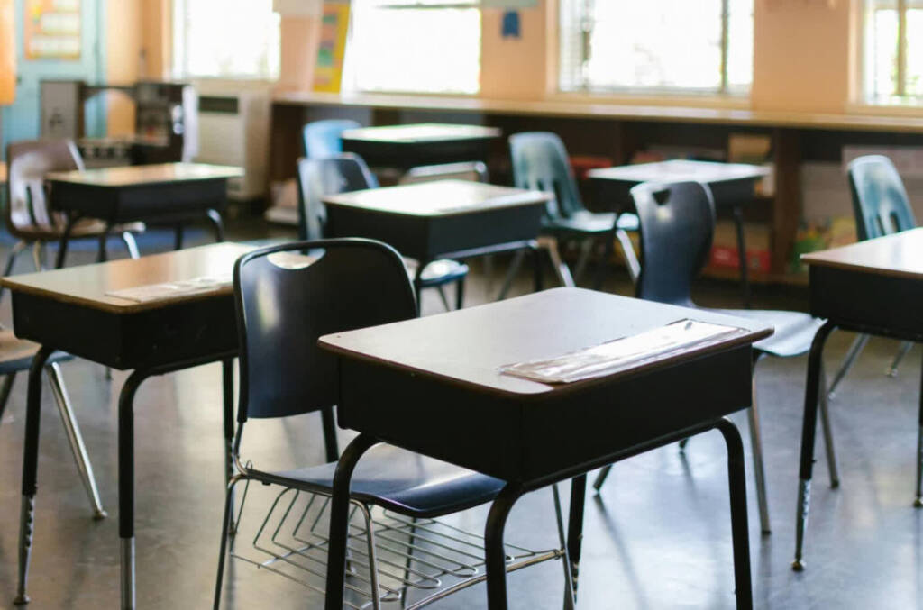 Nauczyciel miał molestować uczennice. Dyrektorka zawieszona przez ratusz 1 EAttachments8984254197fa493dc99a4de8262f0246069f317 xl