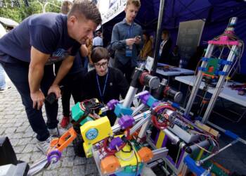 Nauka żywiołowa i kolorowa. Ruszył wielki festiwal 7 OLYMPUS DIGITAL CAMERA