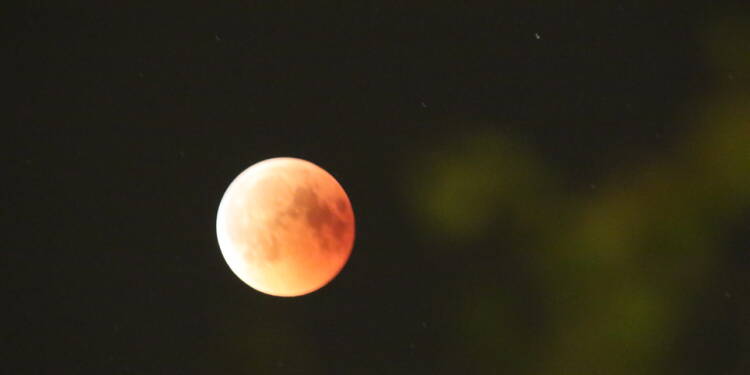 Już niedługo całkowite zaćmienie Księżyca. Kiedy będzie można je obserwować? 1 2018-07-27T22:57:53:00 , Fot. Piotr Michalski Zacmienie Ksiezyca .