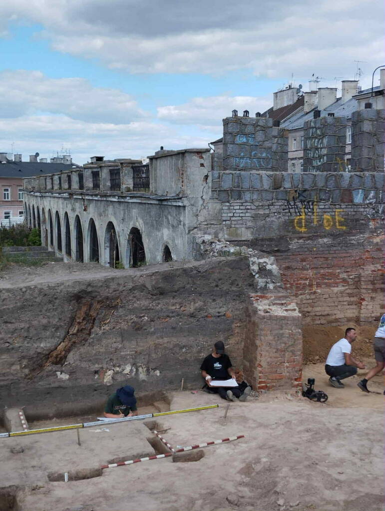 b84ee21f f0f4 44b2 88af 8aa8a68d3c10