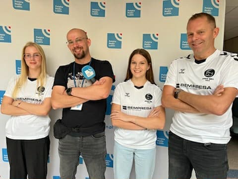 Lecą tam, żeby wygrać! Pomóż młodym sportowcom dotrzeć do Indii i wygrać mistrzostwo!