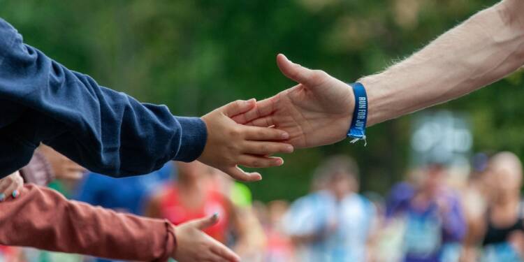 "Cel jest szczytny". Pobiegli z pomocą dla hospicjum 1 hands 8297611 1280