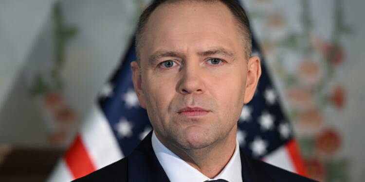 Waszyngton, USA, 03.09.2025. Prezydent RP Karol Nawrocki podczas wypowiedzi dla polskich mediów po spotkaniu z prezydentem USA Donaldem Trumpem, w Bia³ym Domu w Waszyngtonie, 3 bm. Prezydent Nawrocki przebywa z wizyt¹ w Stanach Zjednoczonych Ameryki. (aldg) PAP/Radek Pietruszka