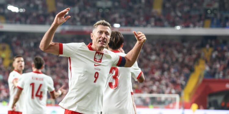 Chorzów, 07.09.2025. Polak Robert Lewandowski cieszy siê z bramki strzelonej w meczu eliminacyjnym pi³karskich mistrzostw wiata z Finlandi¹, 7 bm. w Chorzowie. (js) PAP/Micha³ Meissner