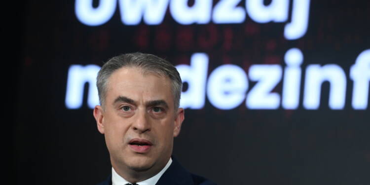 Warszawa, 10.09.2025. Wicepremier, minister cyfryzacji Krzysztof Gawkowski podczas konferencji prasowej w Ministerstwie Cyfryzacji w Warszawie, 10 bm. Temat konferencji: "Nowe informacje dotycz¹ce stanu bezpieczeñstwa w cyberprzestrzeni i walki z dezinformacj¹ po incydencie zwi¹zanym z naruszeniem polskiej przestrzeni powietrznej przez drony". (jm) PAP/Piotr Nowak