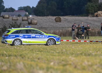 Rzeczniczka MSWiA: Do godz. 20:00 znaleziono 16 rosyjskich dronów 9 Wohyñ, 10.09.2025. Wojska Obrony Terytorialnej w miejscu upadku rosyjskiego drona w miejscowoci Wohyñ, 10 bm. W nocy z wczoraj na dzi dosz³o do naruszenia polskiej przestrzeni powietrznej przez du¿¹ liczbê rosyjskich bezza³ogowych statków powietrznych. Pierwsze mia³o miejsce o godz. 23.30 za ostatnie rano ok. 6.30. Te, które stanowi³y bezporednie zagro¿enie, zosta³y zestrzelone. (aldg) PAP/Wojtek Jargi³o