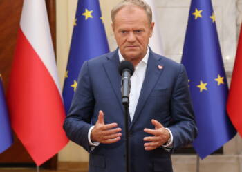 Warszawa, 11.09.2025. Premier Donald Tusk na konferencji prasowej w siedzibie KPRM w Warszawie, 11 bm. Szef rz¹du podsumowa³ zakoñczone posiedzenie Rady Bezpieczeñstwa Narodowego z udzia³em prezydenta RP. (amb) PAP/Albert Zawada