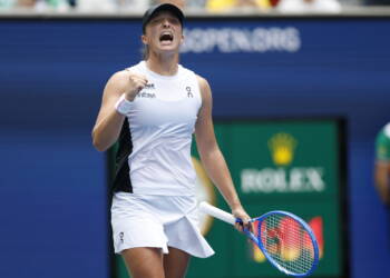 US Open: Iga Świątek awansowała do ćwierćfinału 13 epa12344022 Iga Swiatek of Poland gestures after winning match point against Ekaterina Alexandrova of Russia during their women's singles round of 16 match of the US Open Tennis Championships at the USTA Billie Jean King National Tennis Center in Flushing Meadows, New York, USA, 01 September 2025. EPA/JOHN G. MABANGLO
Dostawca: PAP/EPA.
