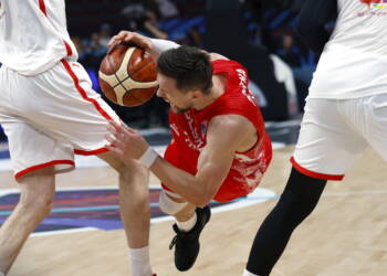 epa12365245 Mateusz Ponitka of Poland in action during the EuroBasket 2025 quarter-finals basketball match between Turkey and Poland, in Riga, Latvia, 09 September 2025.  EPA/TOMS KALNINS 
Dostawca: PAP/EPA.
