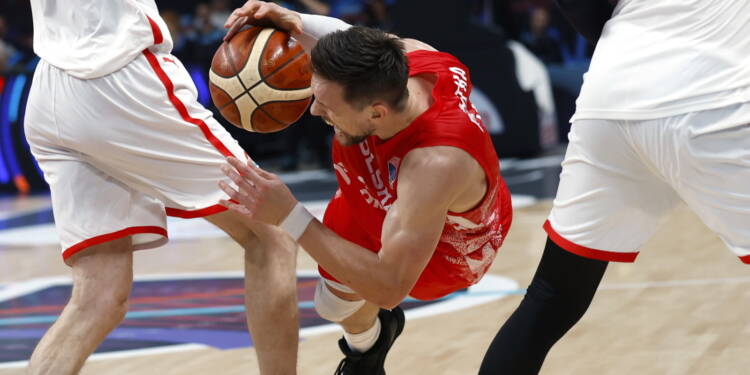 epa12365245 Mateusz Ponitka of Poland in action during the EuroBasket 2025 quarter-finals basketball match between Turkey and Poland, in Riga, Latvia, 09 September 2025.  EPA/TOMS KALNINS 
Dostawca: PAP/EPA.