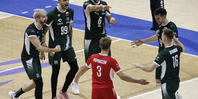 epa12384712 Players of Poland react during a pool phase match between Poland and the Netherlands in the FIVB Volleyball Men's World Championship at the Araneta Coliseum in Quezon City, Metro Manila, Philippines 17 September 2025.  EPA/ROLEX DELA PENA 
Dostawca: PAP/EPA.