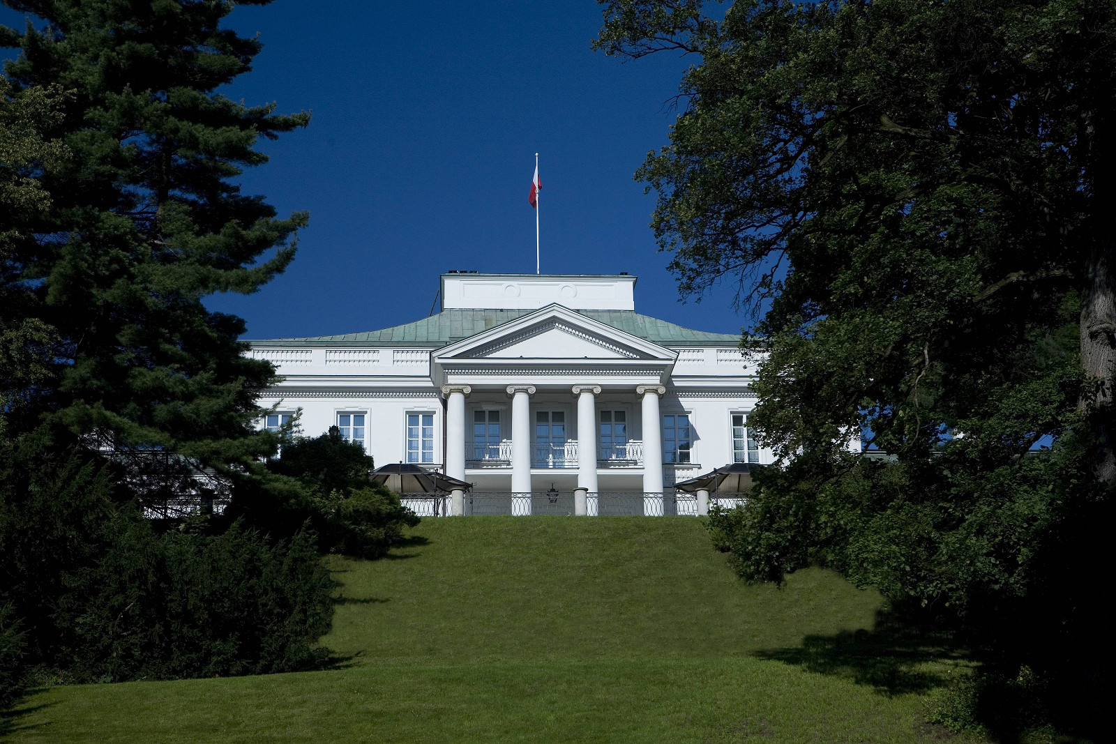 Służba Ochrony Państwa zneutralizowała drona operującego nad budynkami rządowymi i Belwederem