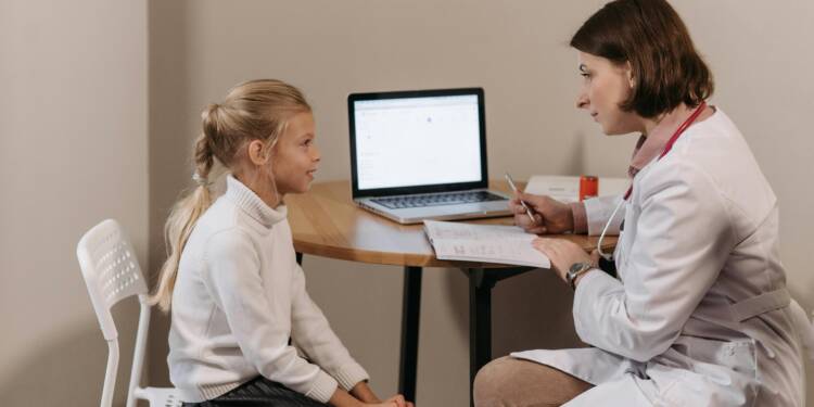 Kręgosłupy dzieci pod lupą. W Lublinie otwarto nowoczesną poradnię 1 pexels pavel danilyuk 5998443