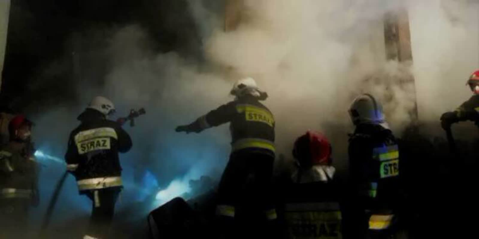 Pożar w bazie transportowej. Z ogniem walczyło ponad 20 zastępów