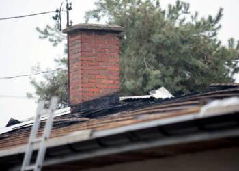 2023-01-12T09:58:44:90 ,  Fot. Piotr Michalski  2023.01.12. ZEMBORZYCE TERESZYNSKIE . POZAR  STOLARNI . 
FOT. PIOTR MICHALSKI