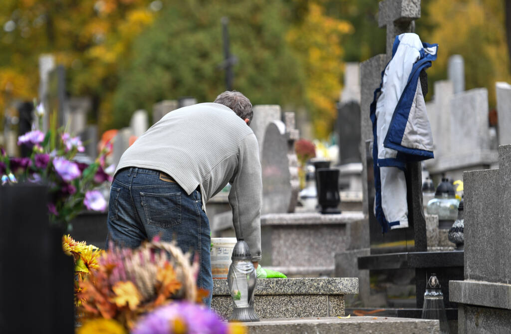 Ruch przed Wszystkich Świętych. Zmiany w okolicach lubelskich cmentarzy 1 EAttachments7488142fbabe7dae86ee41cbeb44fd14c660bb0