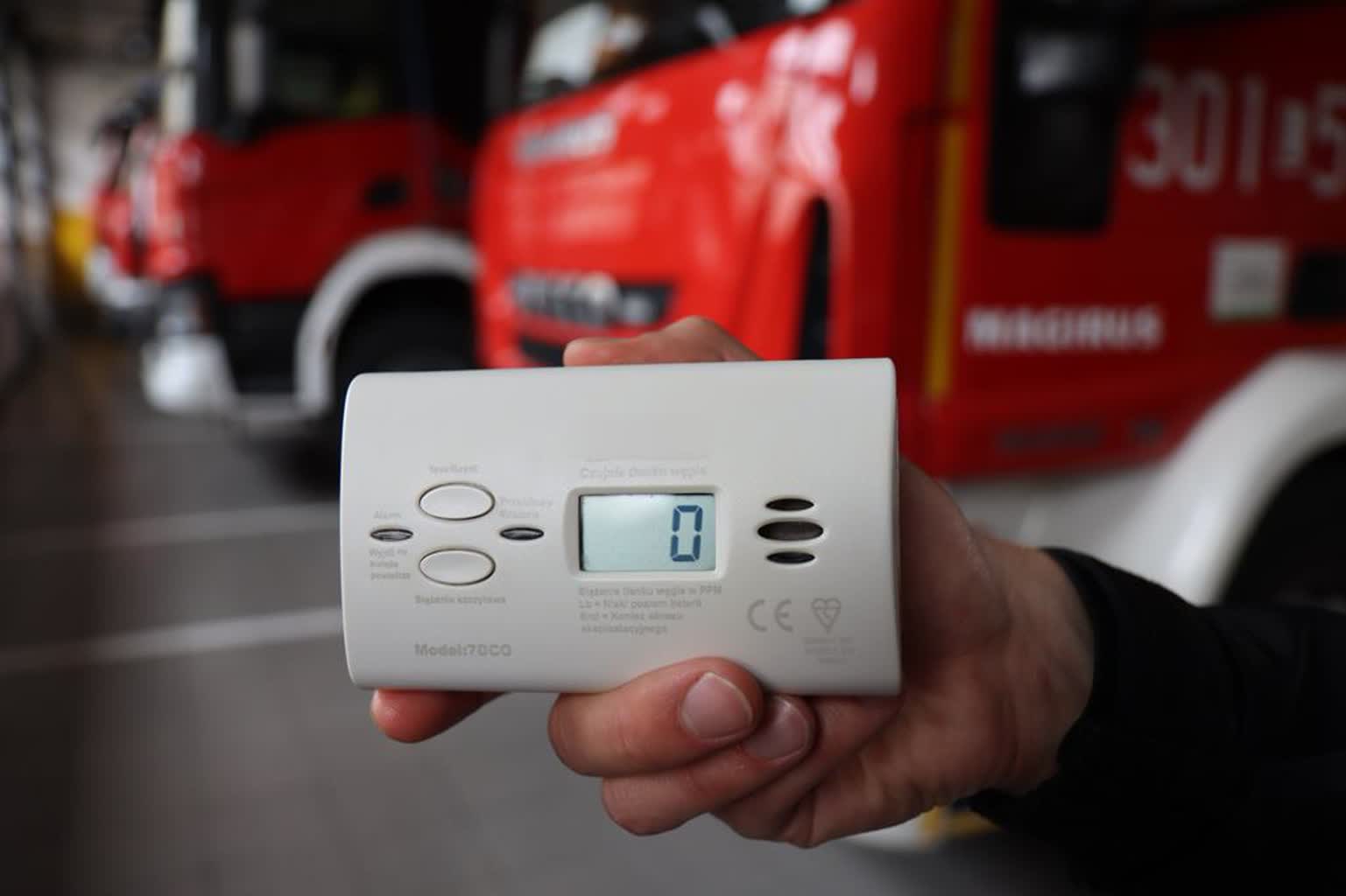 Czujniki dymu i tlenku węgla mogą uratować życie! Strażacy apelują