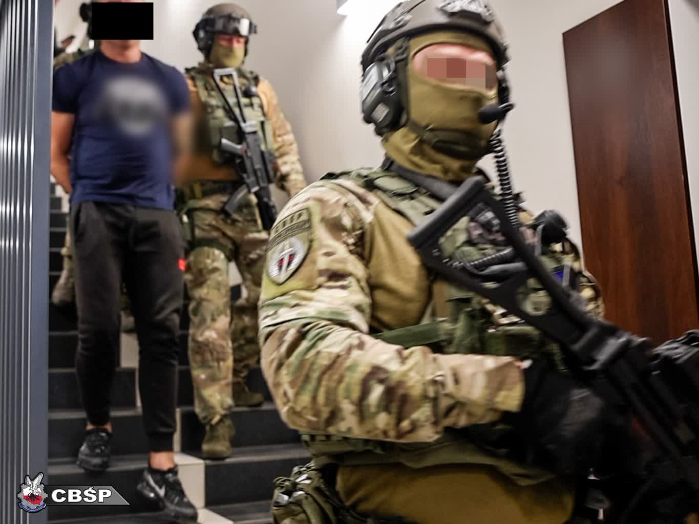 Pseudokibice handlowali narkotykami. Grupa przestępcza rozbita [ZDJĘCIA, WIDEO]