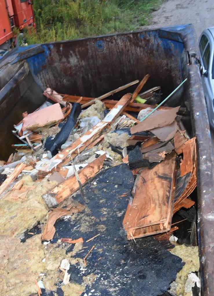 Niebezpieczne odpady na nielegalnym wysypisku. Zatrzymano 50-latka 3 349-276823.jpg