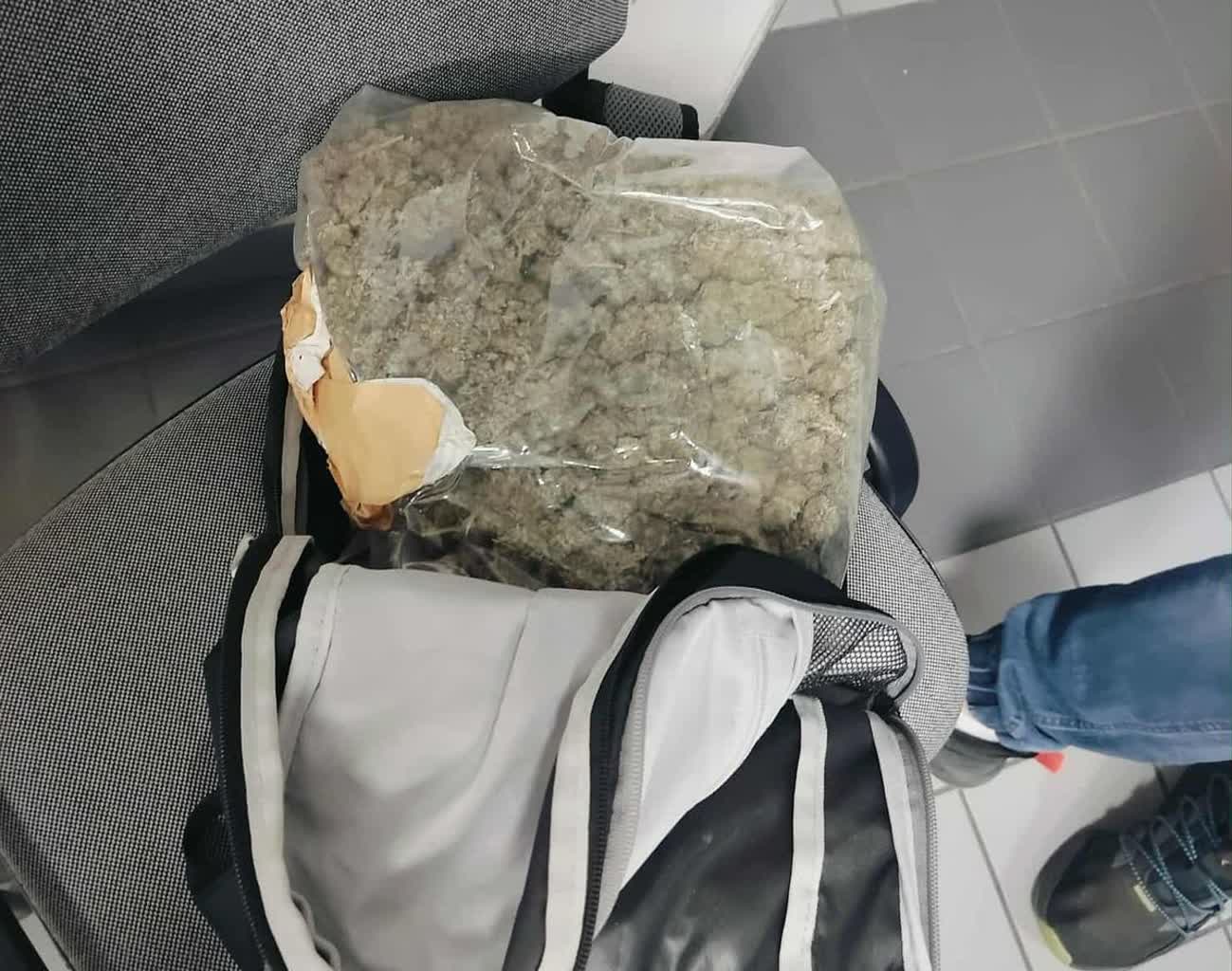 Plecak pełen narkotyków. 43-latek z zarzutami 2 350-276848.jpg