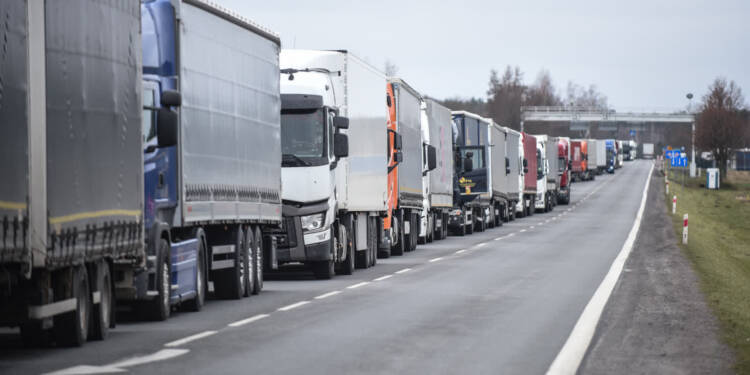 Tysiące ciężarówek utknęło na granicy z Białorusią. Kierowcy czekają nawet 10 dni na powrót do Polski 1 EAttachments9010016ed8b5798f83a3c462cc95b69d0d8c550 xl