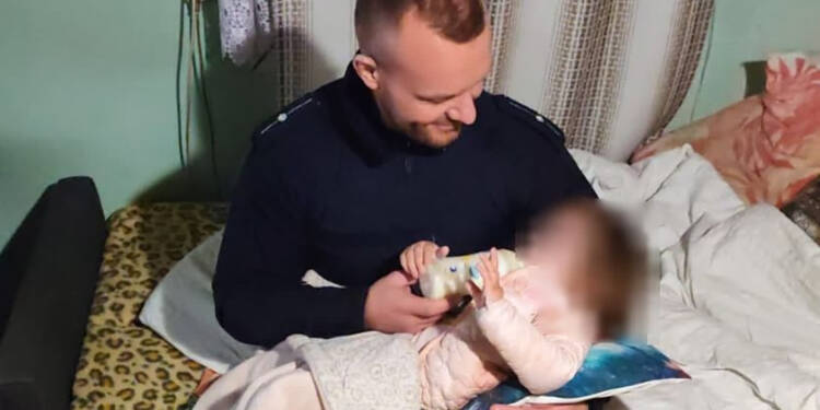 Mieli opiekować sie dzieckiem, a byli pijani! 2-latką zajęli się policjanci 1 EAttachments901199357a9c4fd0ee5f7e736cf69447d17e91f xl