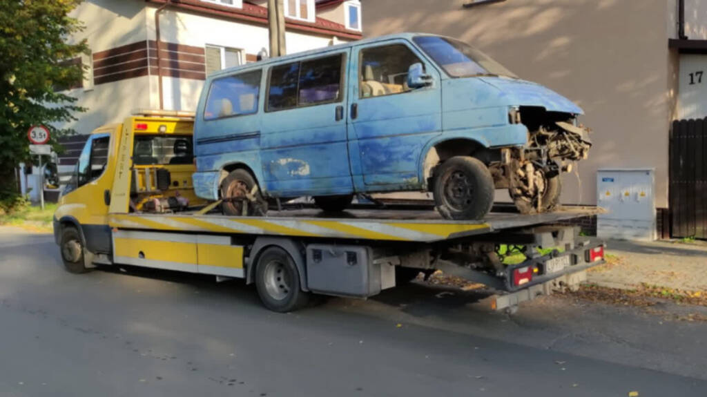 „Straszą” i zajmują cenne miejsce. Jak pozbyć się wraków z ulic? 4 EAttachments90124208ca5d4bcbb4628dfb917ee27e594461c xl