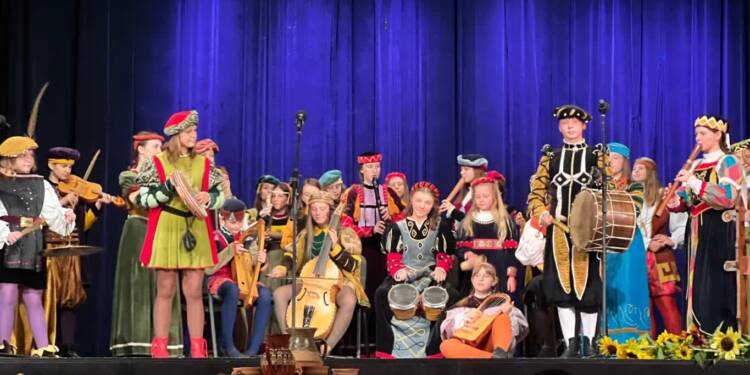 16.10.2025 Monika Niedziałek "Ambasadorowie z małego miasteczka" 1 EAttachments9017651996a522246ba438b98d3f2bbd1365854 xl