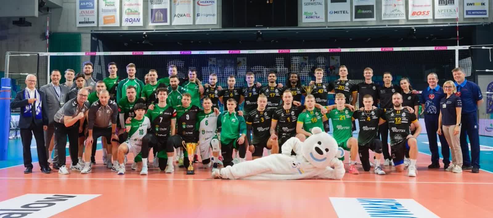 Chełmscy siatkarze na podium w Suwałkach 2 566224132_1422193979908727_5734046329469969089_n.jpg