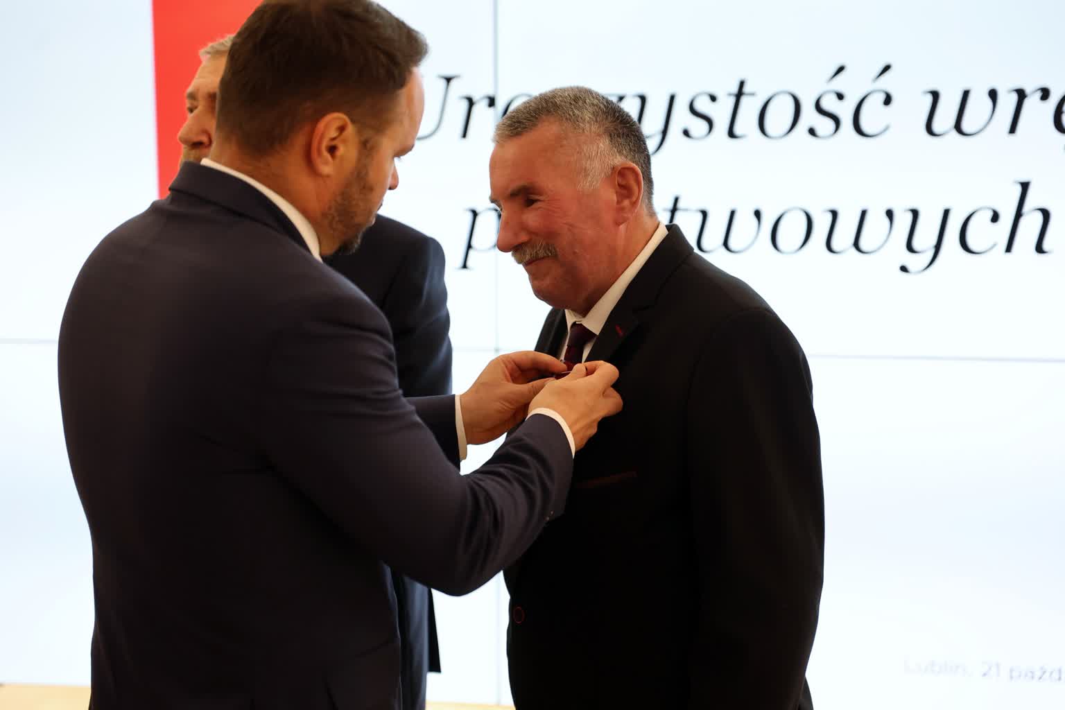 Za lata służby publicznej. Wojewoda wręczył medale pracownikom administracji 2 568689501_1139263778393654_582964059061806603_n.jpg