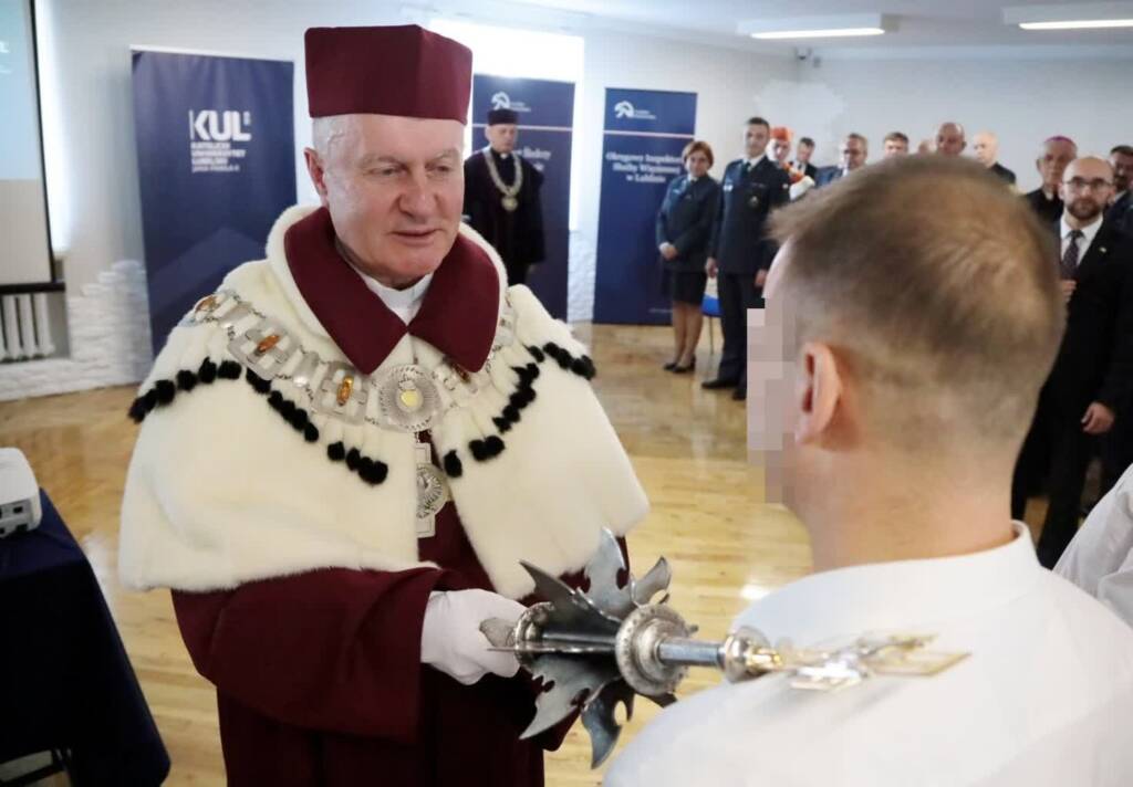 Edukacja za murami aresztu. Osadzeni rozpoczęli studia 1 EAttachments90331112a285a913ed66817fa6a4a5fe93be2f3 xl