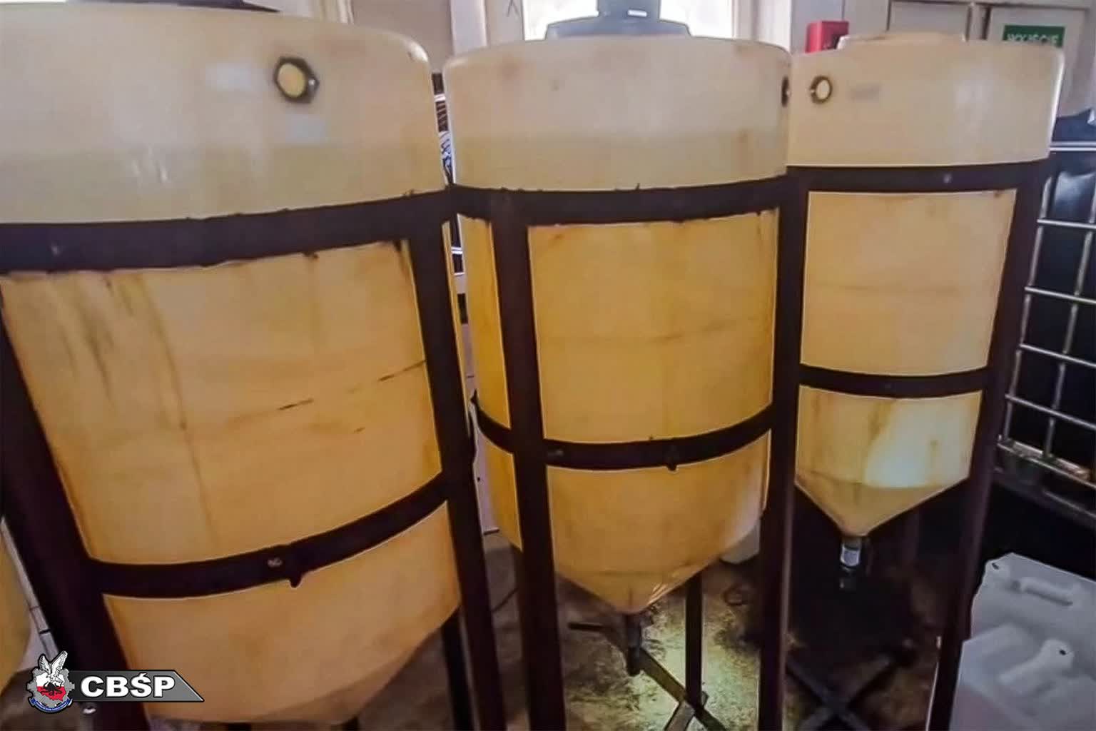 Produkowali towar na szeroką skalę! Zamojscy śledczy przejęli narkotyki warte miliony [WIDEO, ZDJĘCIA]