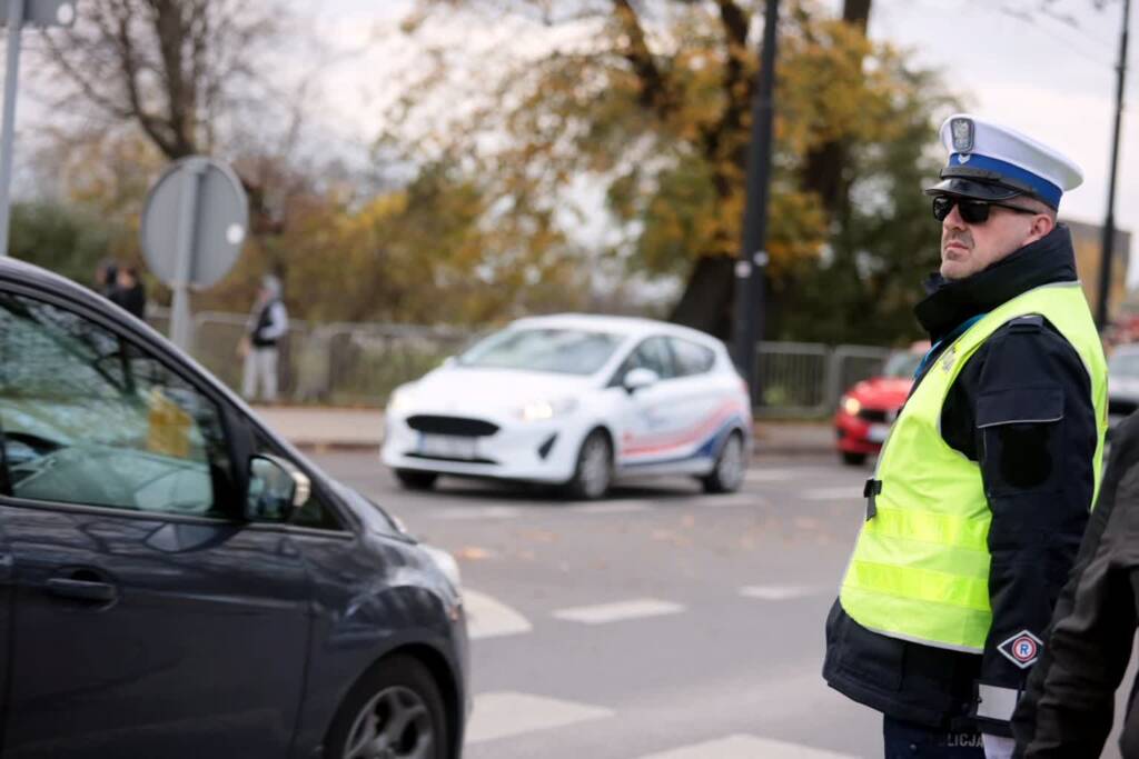 "Nie warto się spieszyć". Policja we Wszystkich Świętych będzie pomagać kierowcom 1 EAttachments90442176b1799e0c2c9b881fbb4e46cbe61fe6c xl