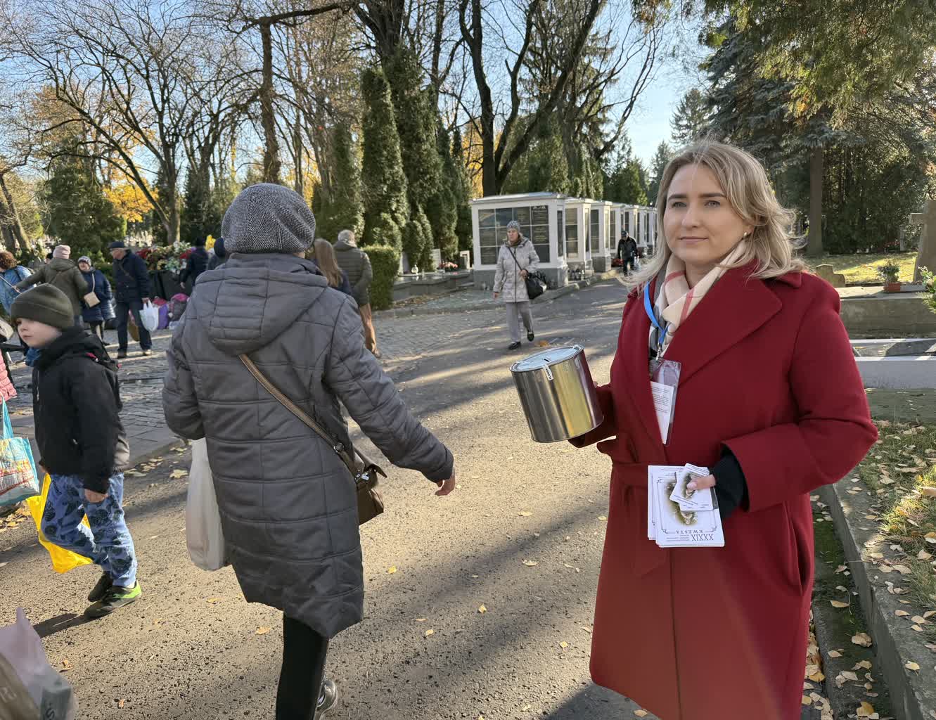 „Czasem wypada zrobić coś bezinteresownie”. Znani kwestują przy ul. Lipowej [ZDJĘCIA]
