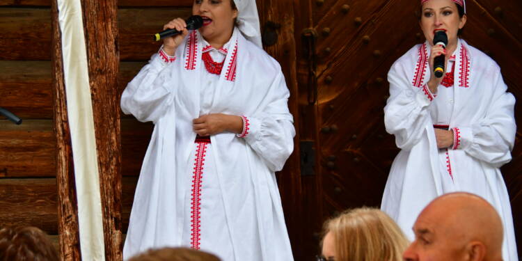 Spotkanie ze sztuką ludową. Odkrywają strój sitarski 1 EAttachments57236728a3013f982dc533ee84b70d1346aa54a