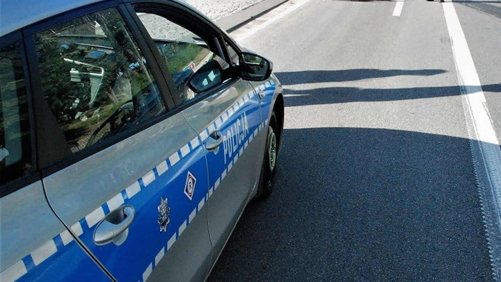 Wypadek na drodze krajowej. Samochód najechał na pieszego