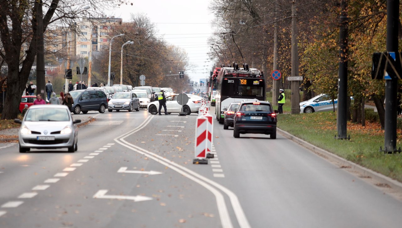 Jak dojechać na lubelskie cmentarze? Zmiany w ruchu i specjalne linie